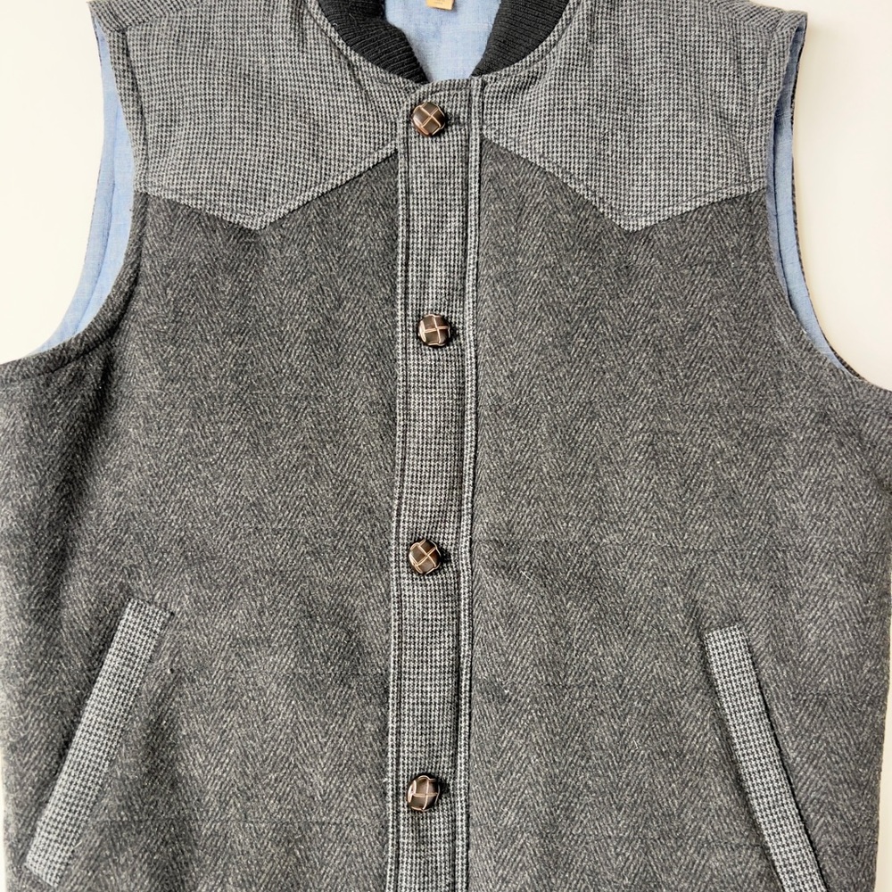 Men's Gray Wool Vest - Picture 2 of 7